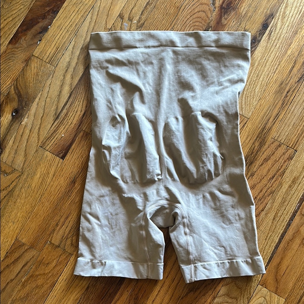 Ingrid & Isabel Tan Shapewear with Seamless Supportive Waistband - Picture 2 of 3